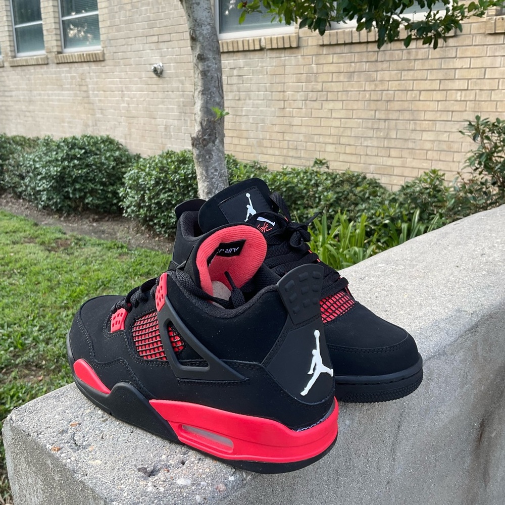 Air Jordan 4 Retro “Red Thunder”